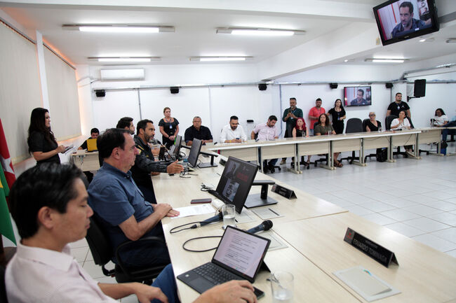 Reunião na Câmara de Londrina aborda desafios em relação a pessoas em situação de rua